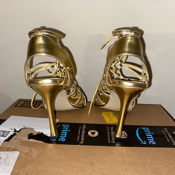 heels - Picture 3 of 4